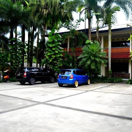 Augusta Sukabumi Hotel Buitenkant foto