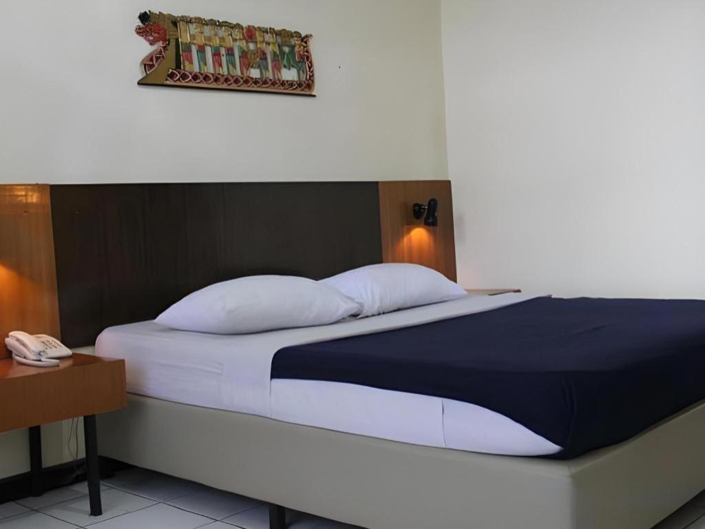 Augusta Sukabumi Hotel Buitenkant foto