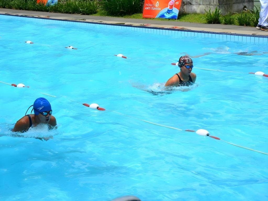 Augusta Sukabumi Hotel Buitenkant foto