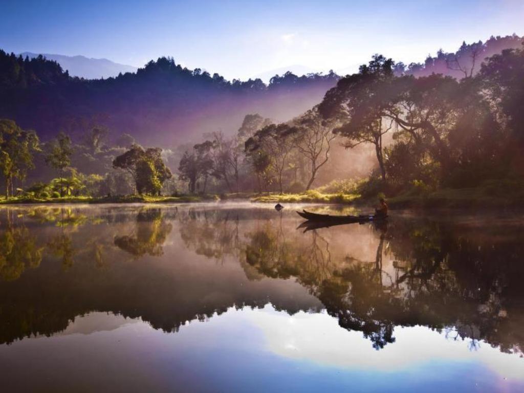 Augusta Sukabumi Hotel Buitenkant foto