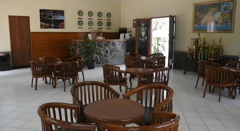 Augusta Sukabumi Hotel Buitenkant foto