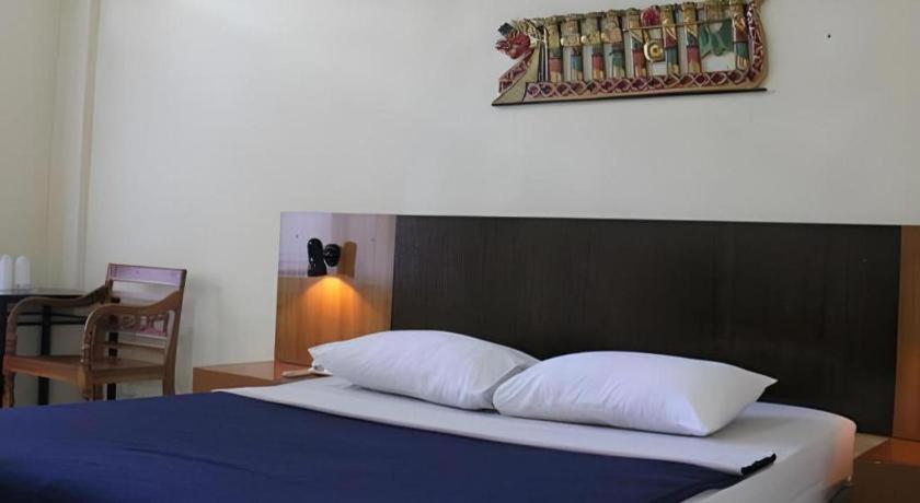 Augusta Sukabumi Hotel Buitenkant foto