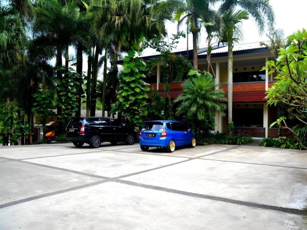 Augusta Sukabumi Hotel Buitenkant foto
