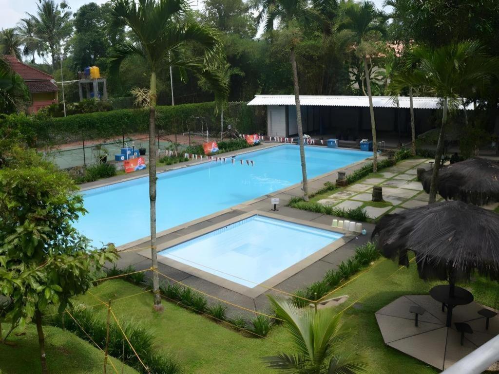 Augusta Sukabumi Hotel Buitenkant foto
