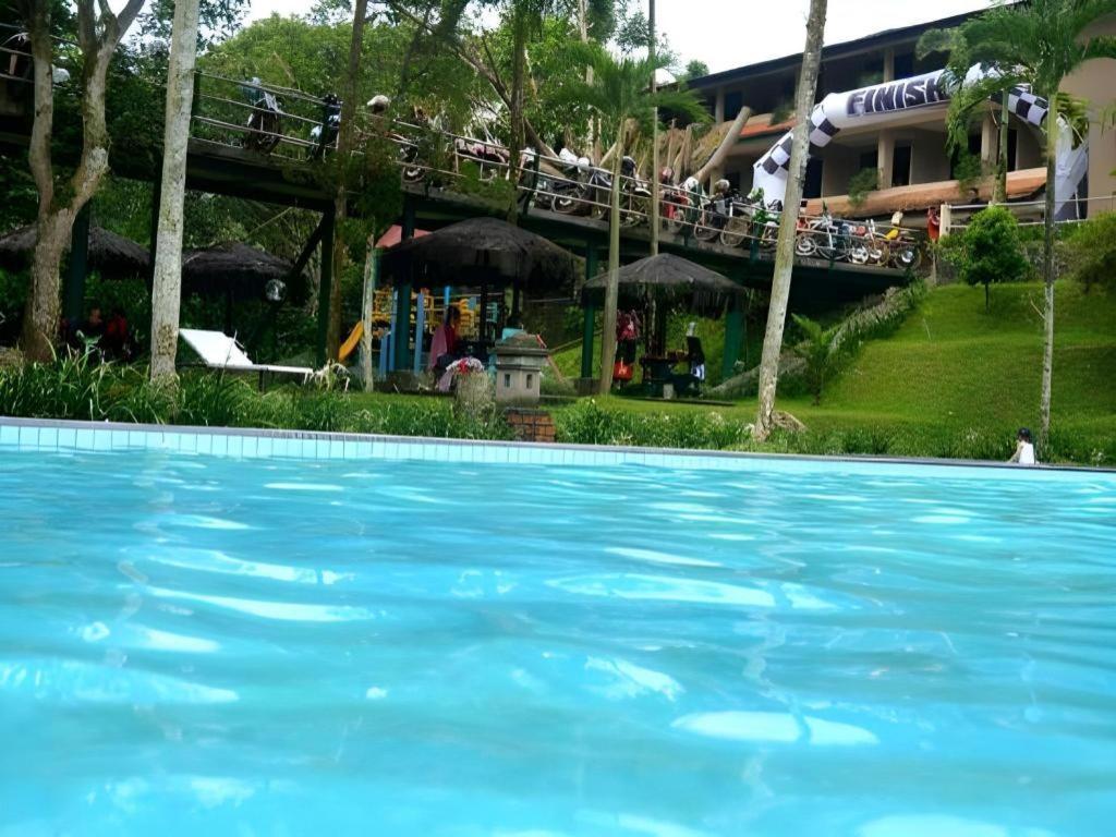 Augusta Sukabumi Hotel Buitenkant foto