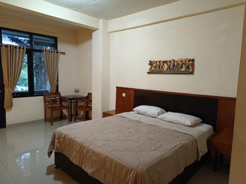 Augusta Sukabumi Hotel Buitenkant foto