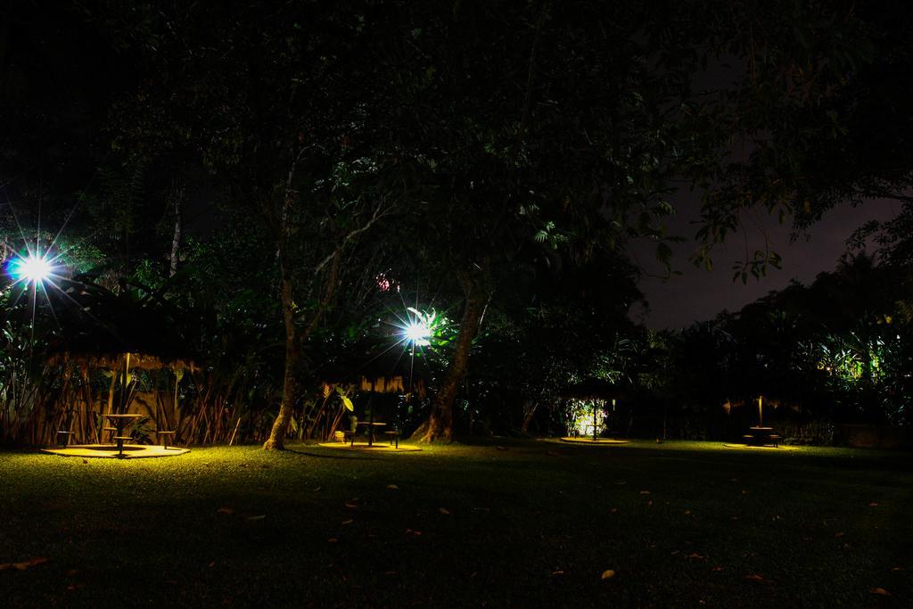 Augusta Sukabumi Hotel Buitenkant foto