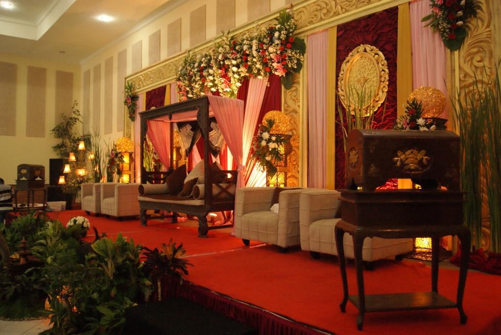 Augusta Sukabumi Hotel Buitenkant foto